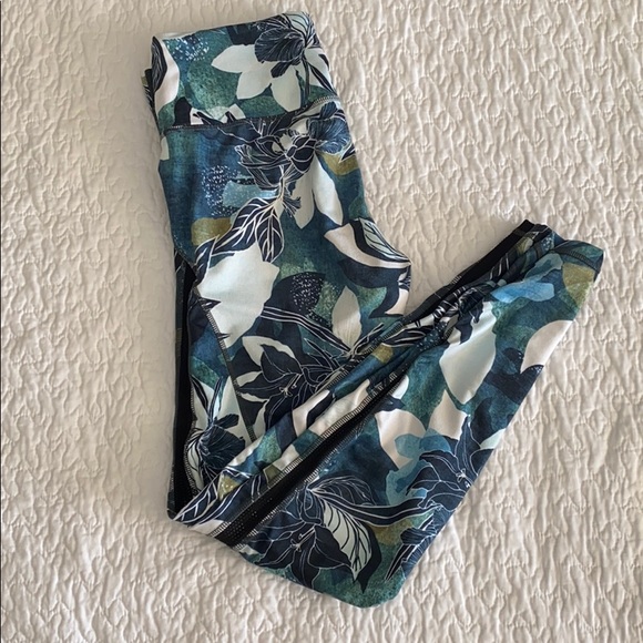 Athleta Pants - 7/8 Athleta leggings